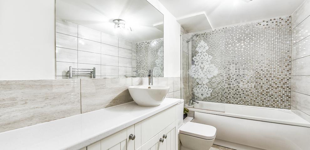 			UNDER OFFER , 2 Bedroom, 1 bath, 1 reception Apartment			 Clapham Common South Side, Clapham Common